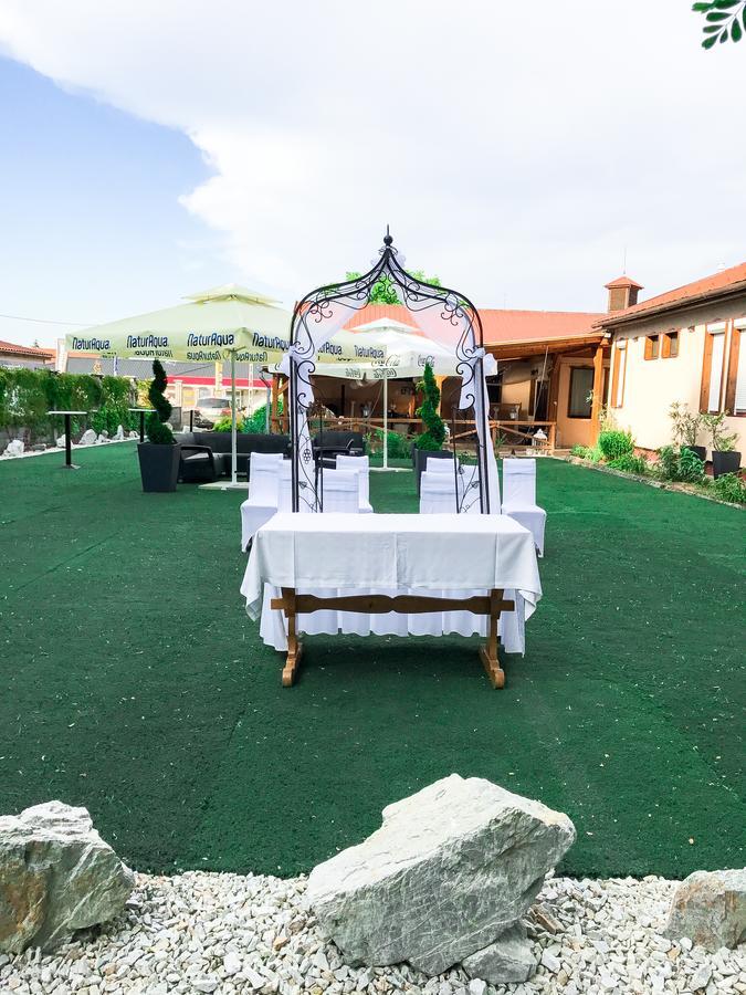 Sztar Motel Etterem Balassagyarmat Exterior photo